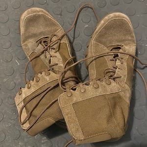 Men’s army boots